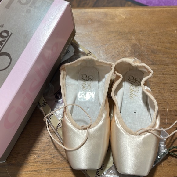 Grishko Pointe Shoes, 2007 - Picture 4 of 4